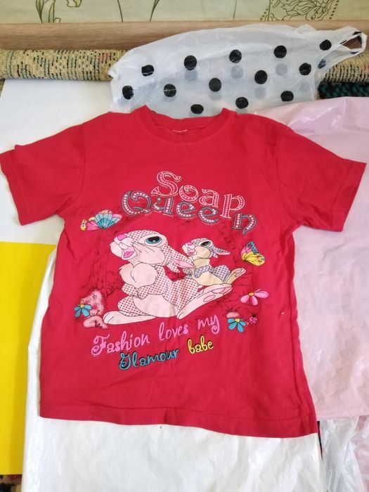 Продам новые детскую красную футболки