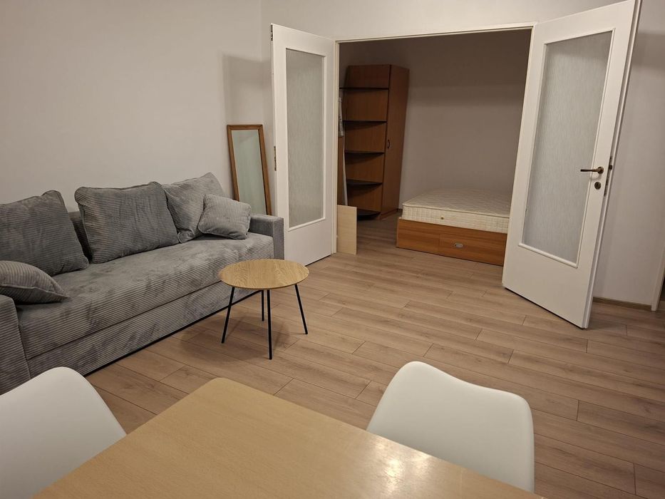 Proprietar închiriez apartament în zona străzii Brâncuși cu o cameră și nișă de dormit