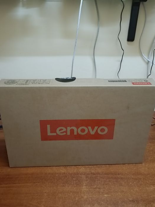 Laptop Lenovo ideapad slim 3- 16IAH8.
