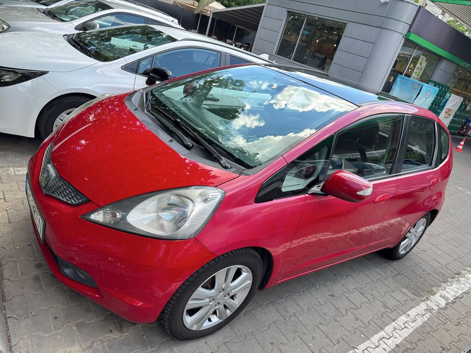 Honda Jazz 2009 | 1.3 Benzină | 73 CP | Pilot Automat | 235.000 km | Roșie