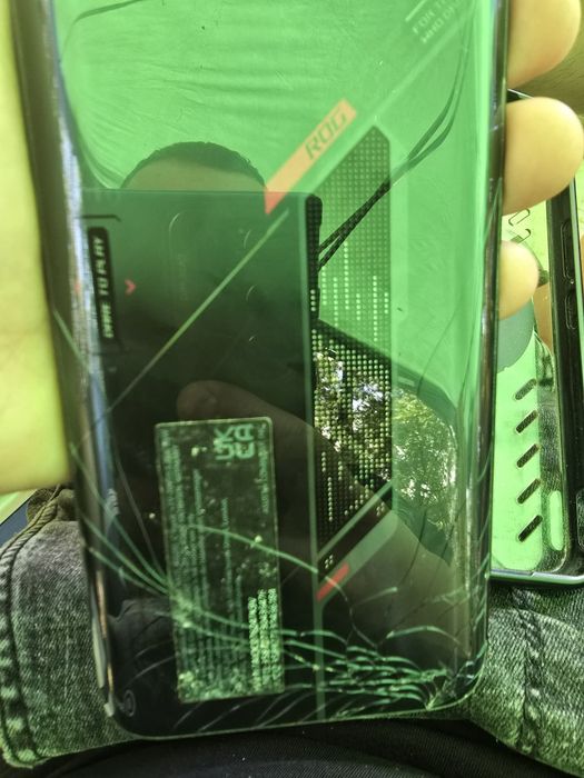 Asus Rog Phone 6 - 16gb ram