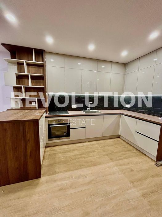 Четиристаен апартамент в района на м-т Ален Мак!