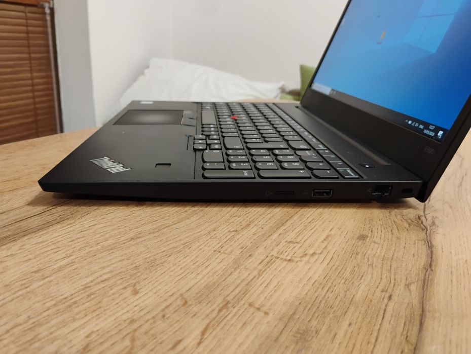 15.6 инча лаптоп Lenovo Thinkpad E590 - i5-8250, 8GB RAM, 256 SATA SSD