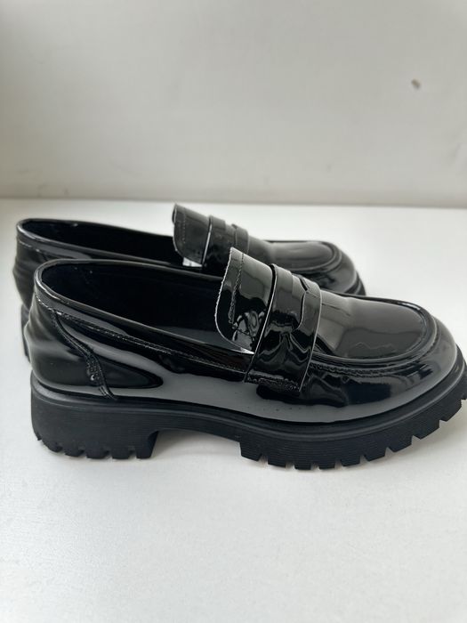 Лаковые лоферы, размер 37