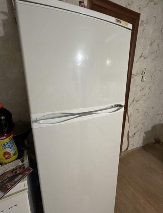 Телевизор (38 диагональ). Холодильник