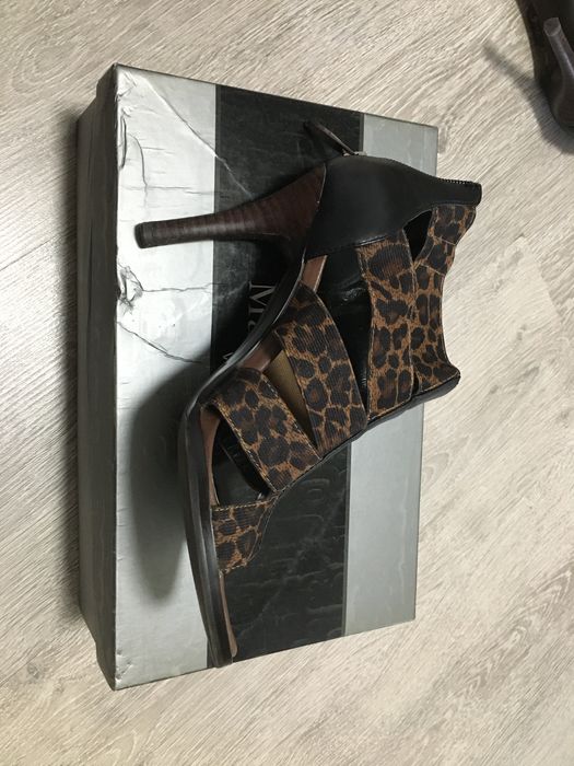 Продам босоножки женские