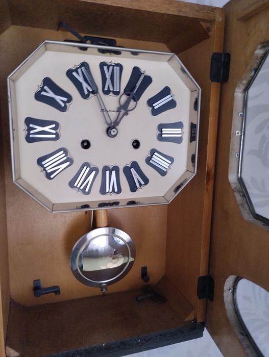 Часы Янтарь с боем.