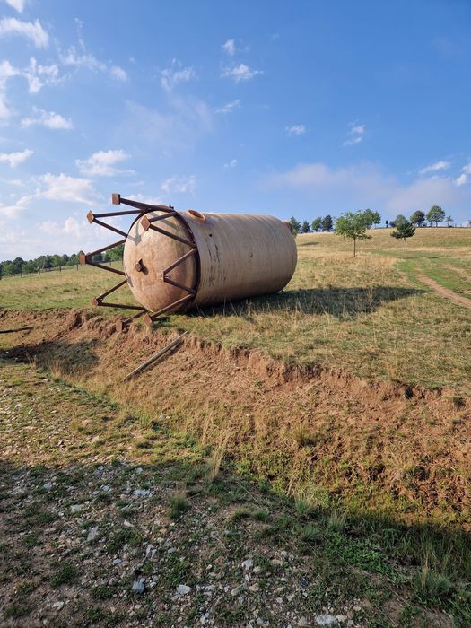 Vand cisterna(rezervor) apa de 19000 litri,stare foarte buna