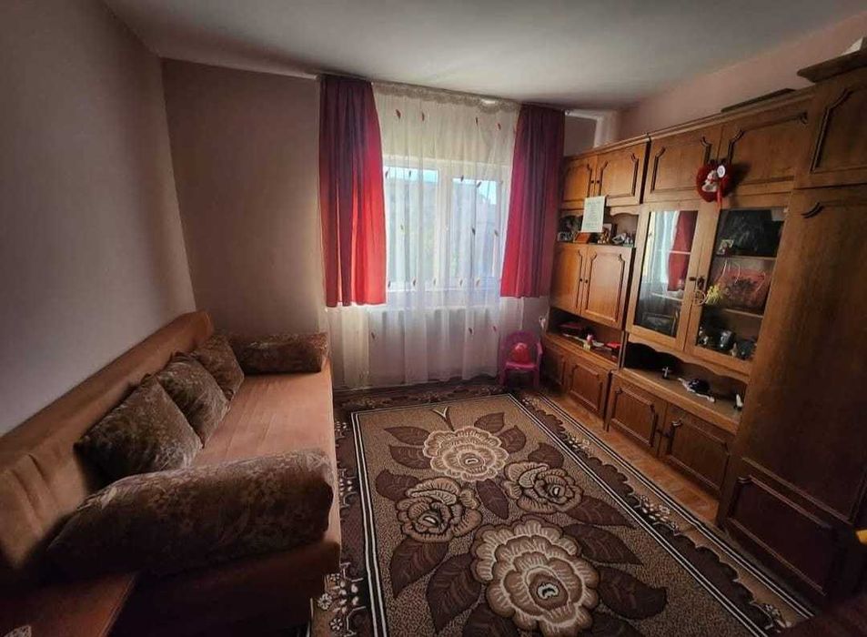 Apartament de închiriat - 2 camere decomandate, zonă liniștită, Bradet