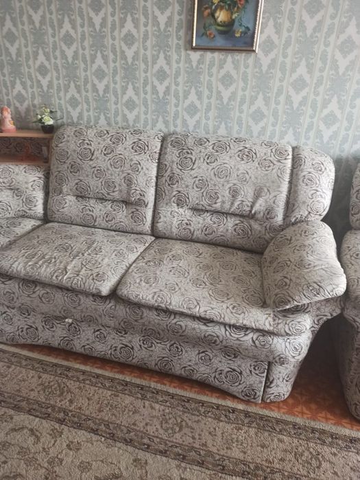 Продам мягкий уголок и люстры