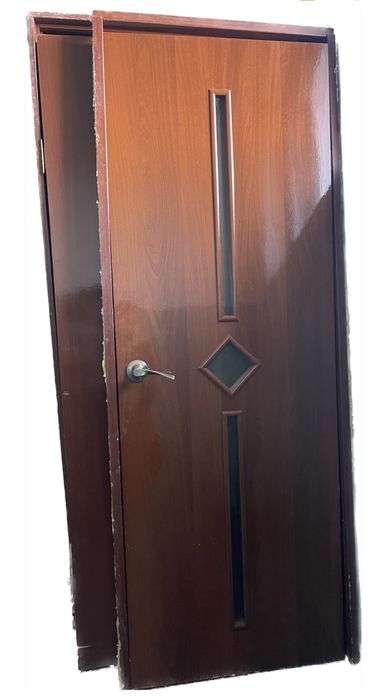 Б/у двери лакированные