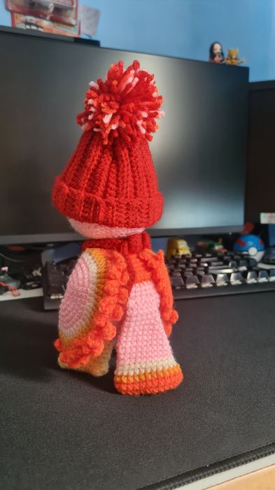 Jucarie crosetata Pasăre cu caciula (handmade)