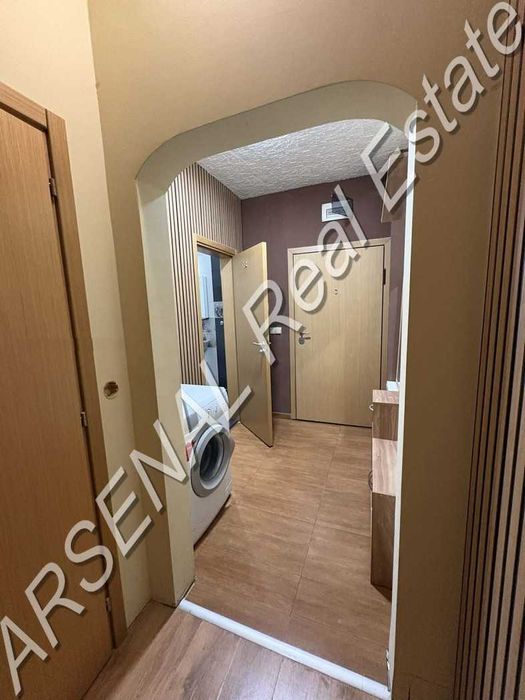 Двустаен апартамент под наем, Младост 3