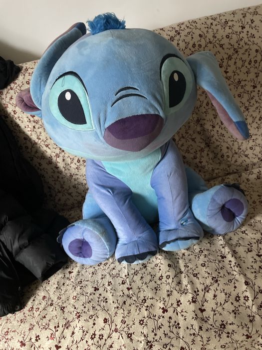 Stitch in confiti bine numai ca are niste pete cum sa jucat fetita
