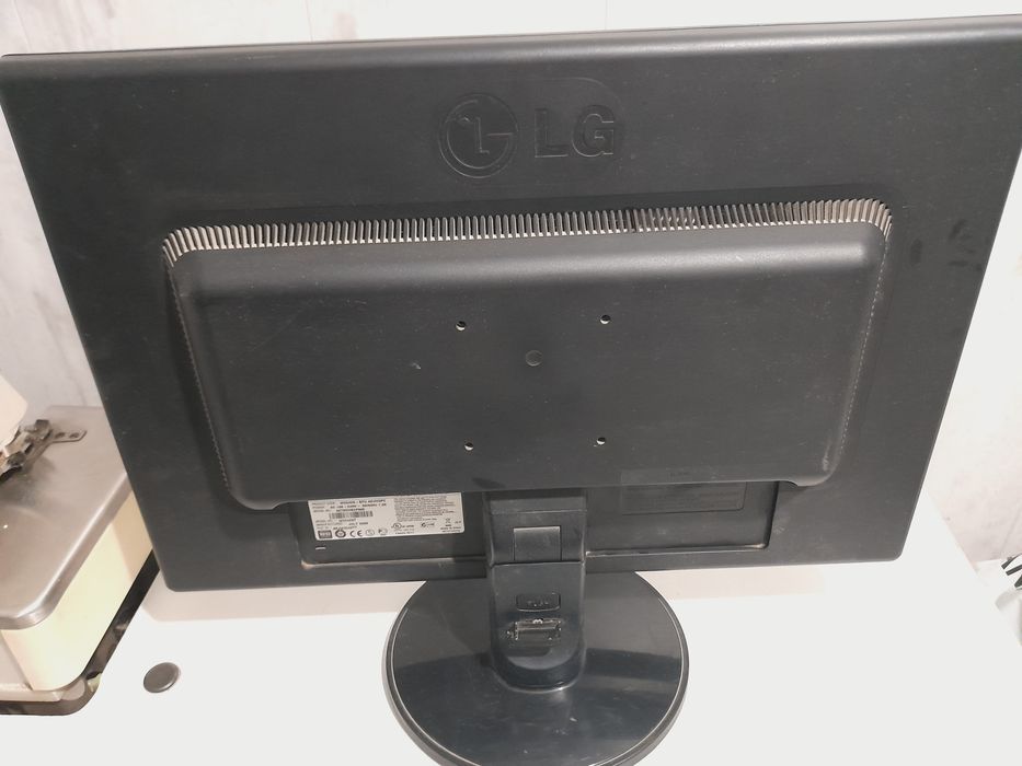 Монитор на запчасти LG FLATRON W2242S