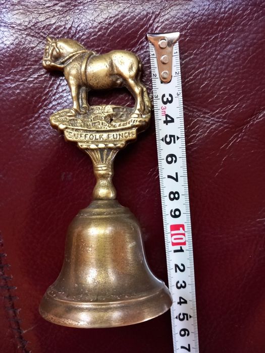 Медни сувенири и камбанка