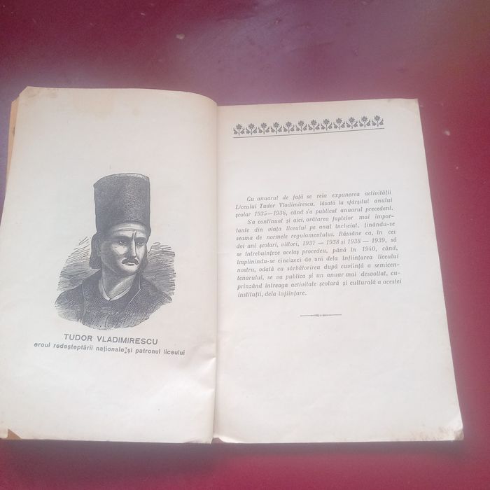 Vand anuarul Liceul" Tudor Vladimirescu" Tg Jiu