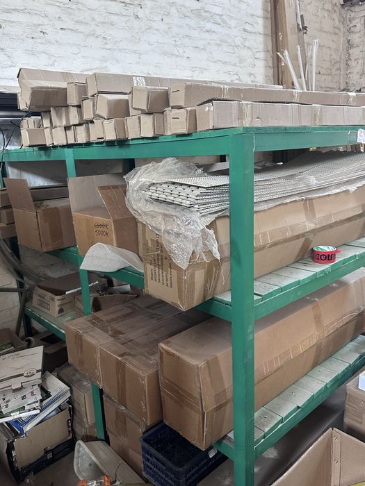 Стеллажи и столы прочные для цехов и производств