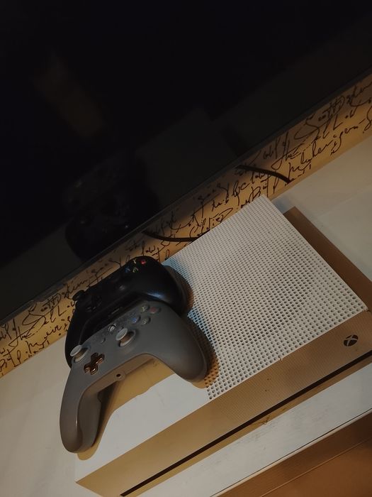 Xbox One S 1 Tb 2 manete