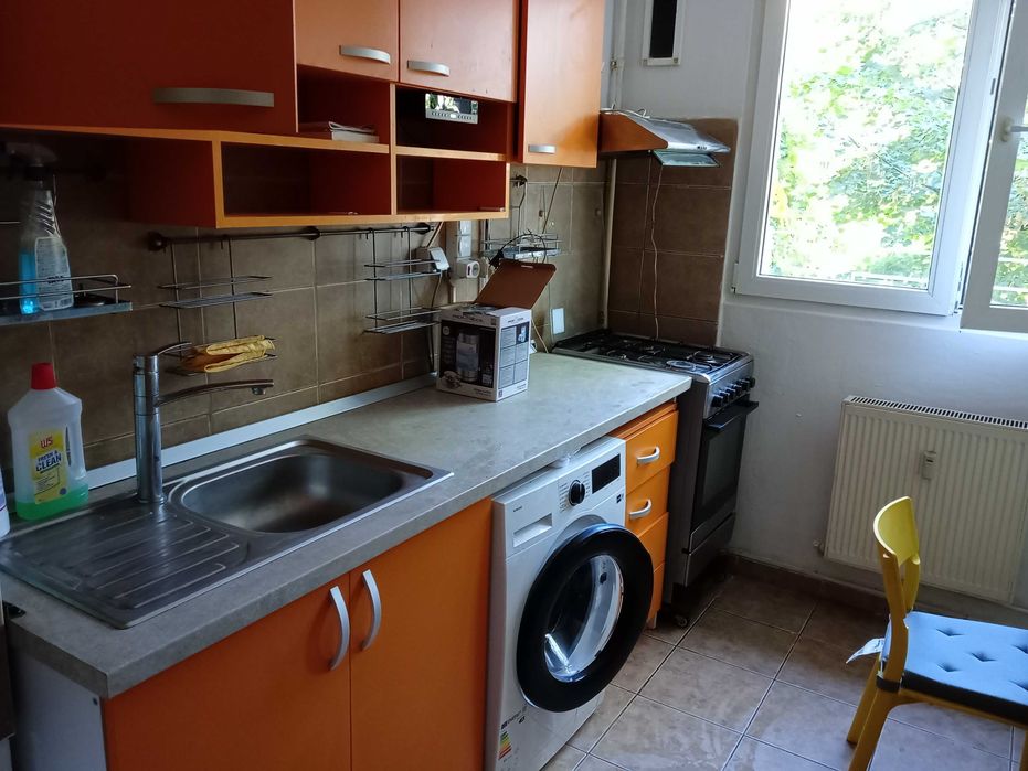 Titan 3 camere de inchiriat