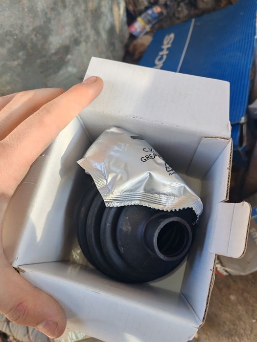 Vând kit ambreiaj și role întinzătoare, burduf planetara și curea acce