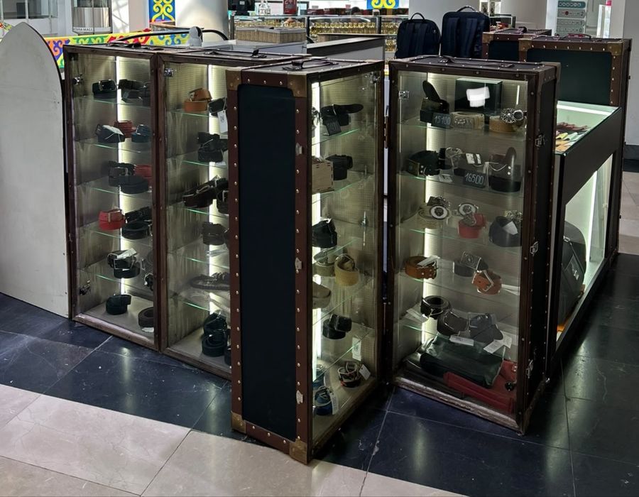 Витрину продам срочно