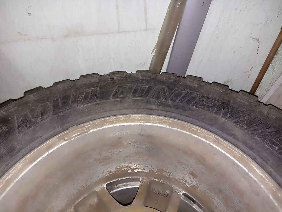 Шины летние продам  с дисками на ниссан патрол