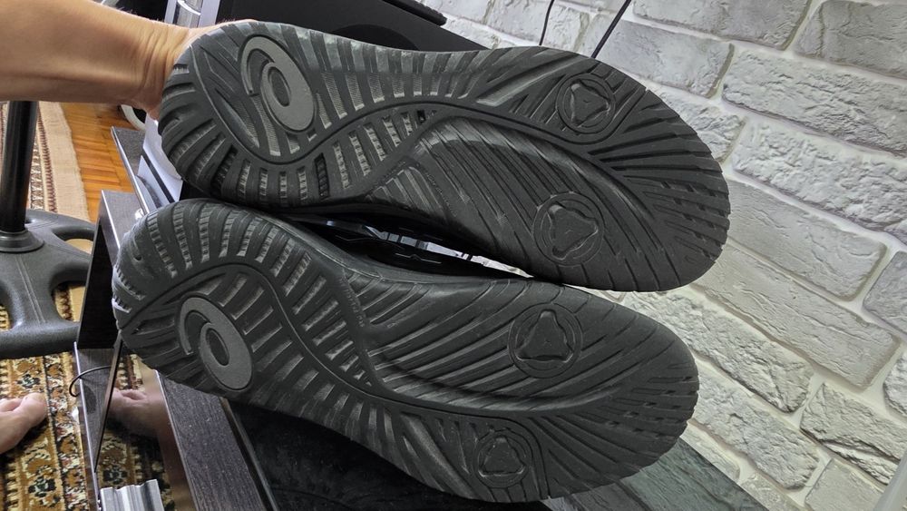 Оригинальные кроссовки asics