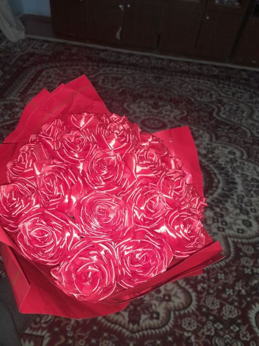 sinel va atlas lentadan yasalagan gullar,qo'l mehnatida