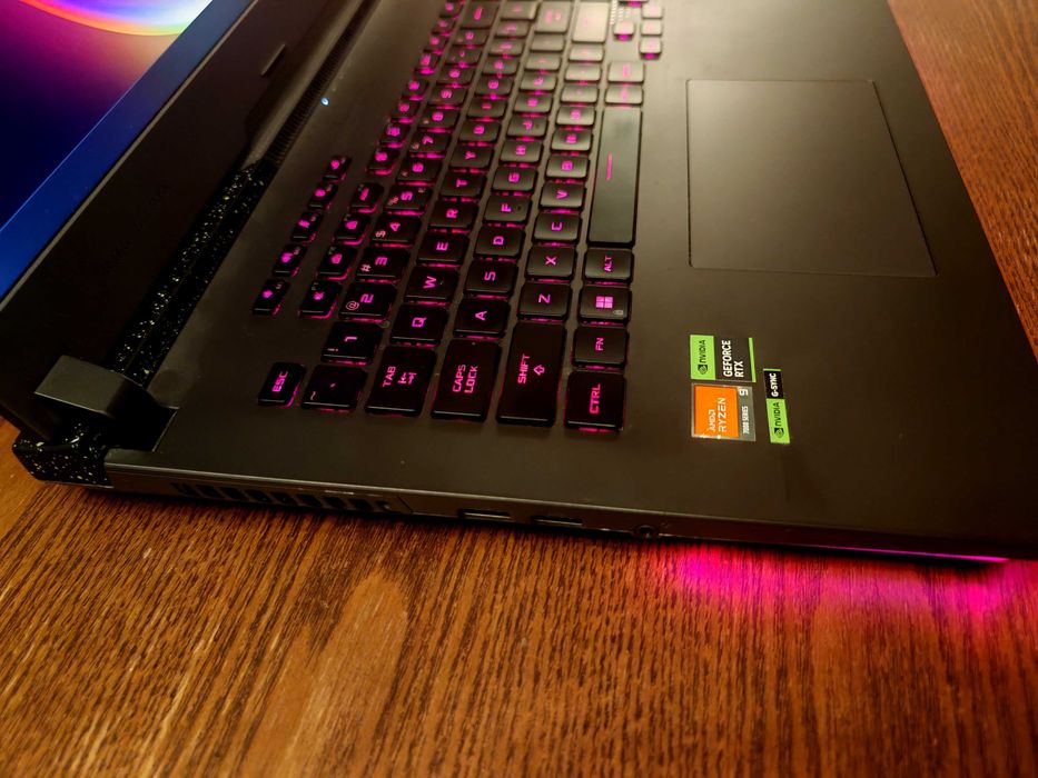 ASUS ROG STRIX G17 , AMD Ryzen 9 7945HX, GeForce RTX 4060