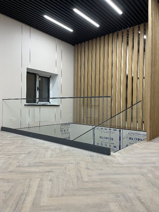 Стеклянные перегородки и перила