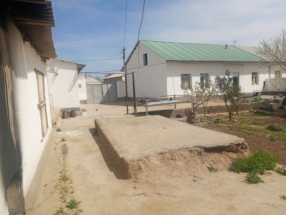 Uy sotiladi yashil dunyo bozoriga piyoda 5 minutlik yo'l