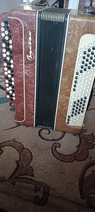 Продам баян за 30000