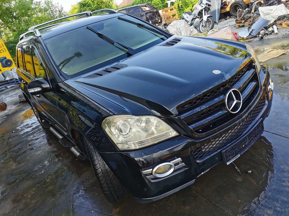 Dezmembrez mercedes GL x164 GL 320 D/praguri GL/far/capota/aripa