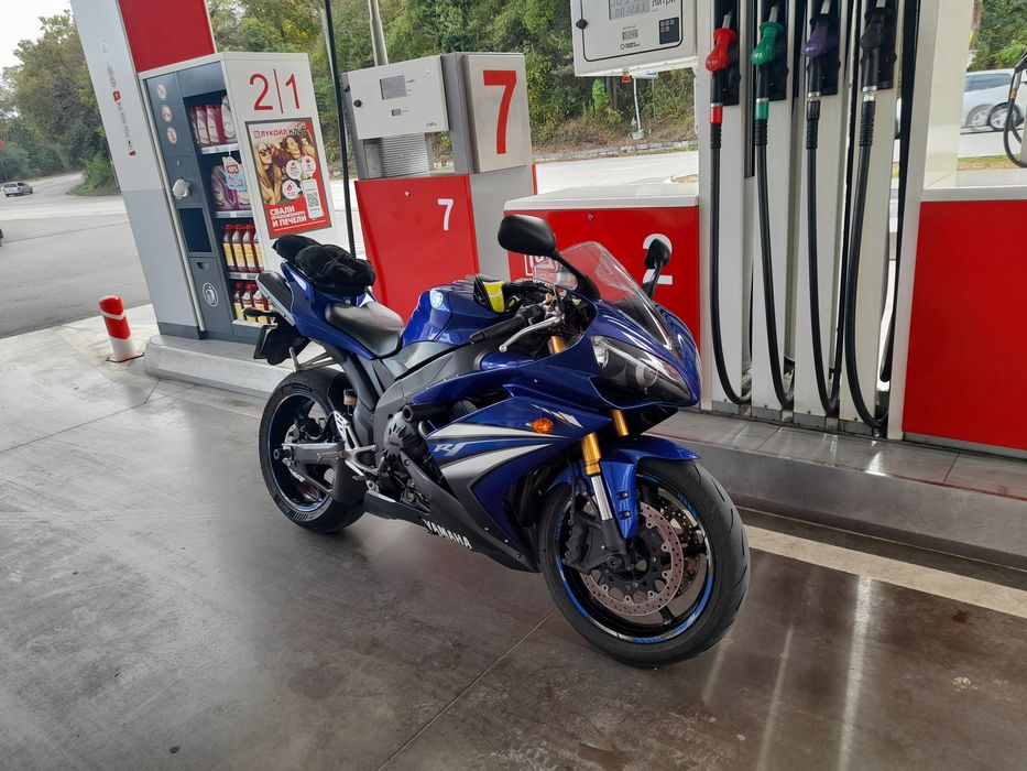 Продавам YAMAHA YZF R1