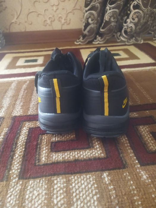 Кроссовки nike оригинал недавно купил не подошли