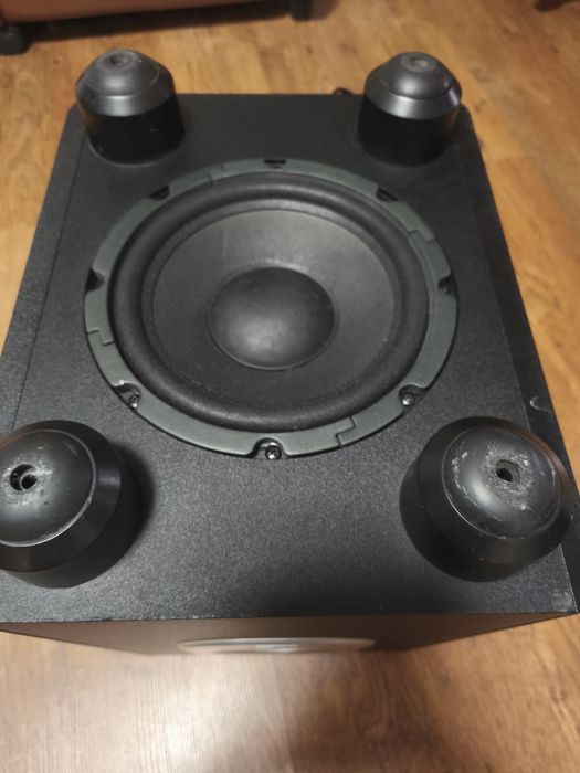 Subwoofer activ JBL.