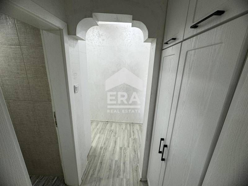 Продава се Многостаен апартамент в Хасково, Център - 89 кв.м за 2023 €/кв.м - Снимка #4