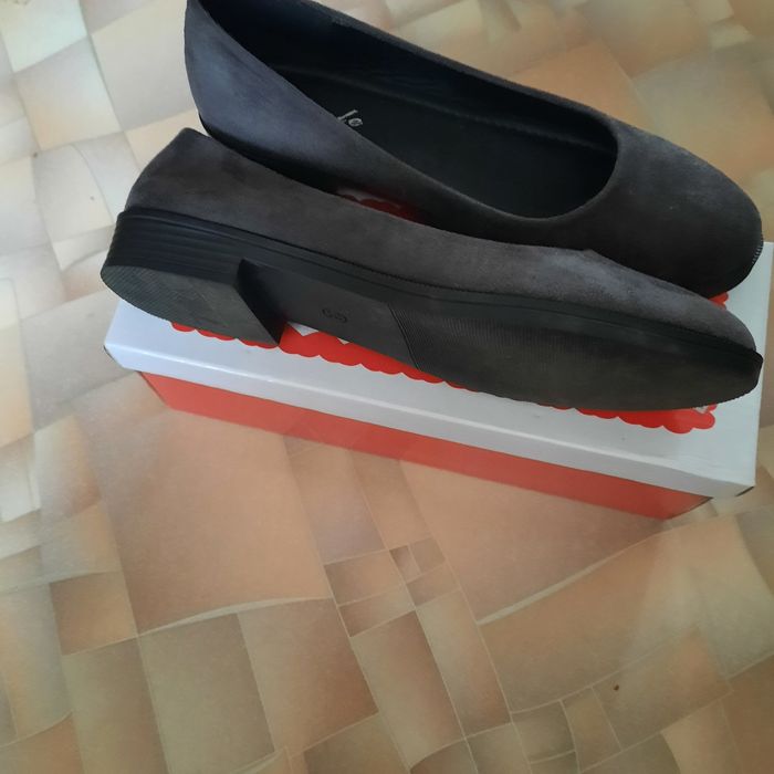 Продам туфли новые