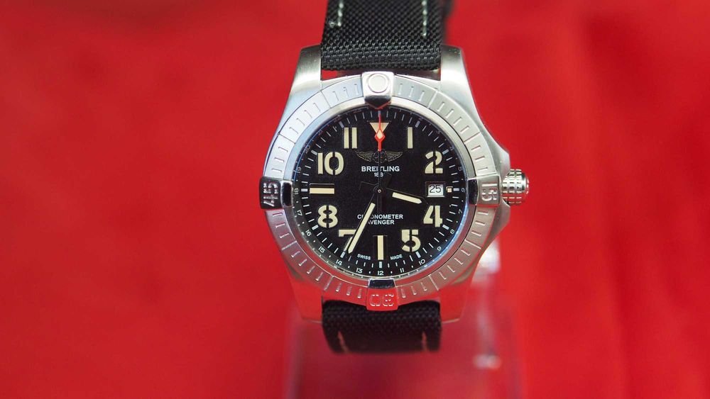 Breitling Avenger 43mm 2824