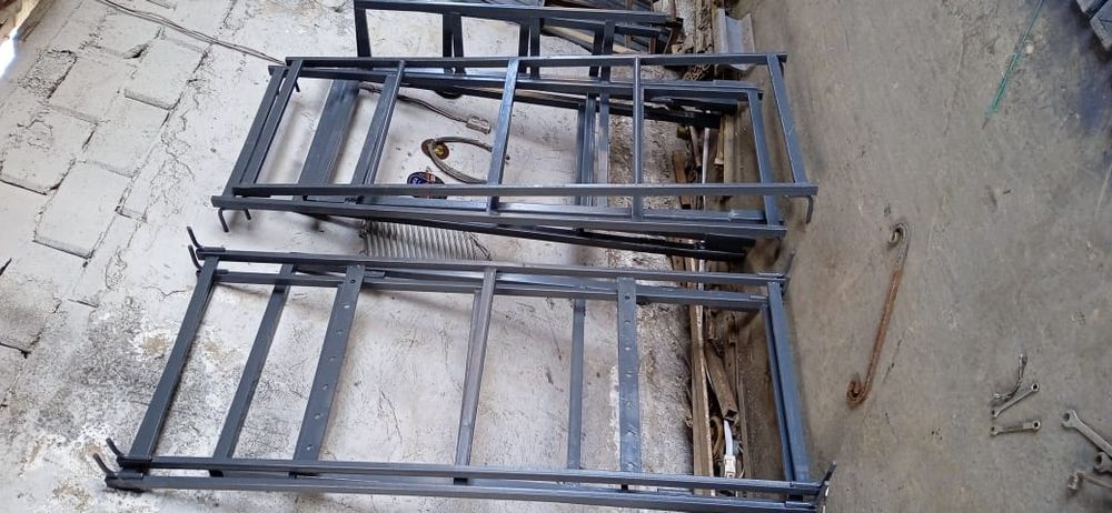 Двухяростный кровать