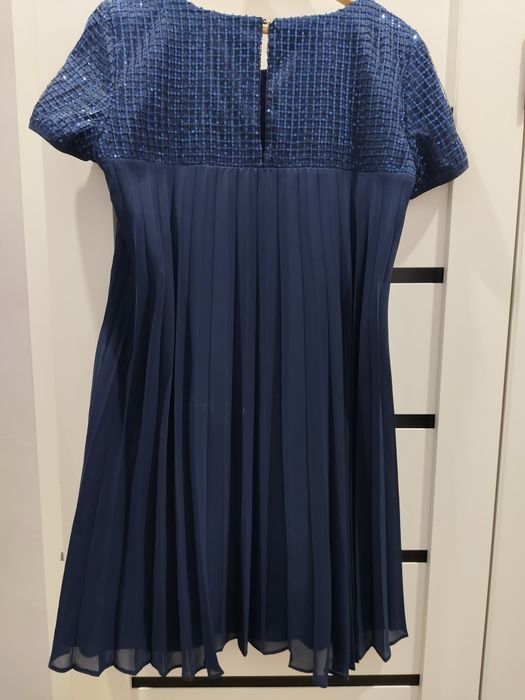 Нарядное платье с пайетками