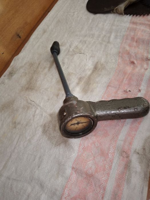 Буксировательный трос 5 тонн и компресометр для ремонта