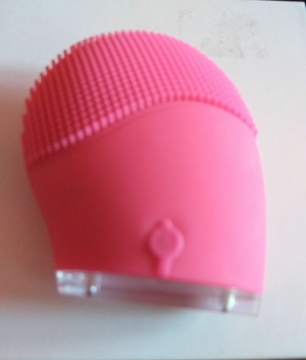 Dispozitiv de curățare facială