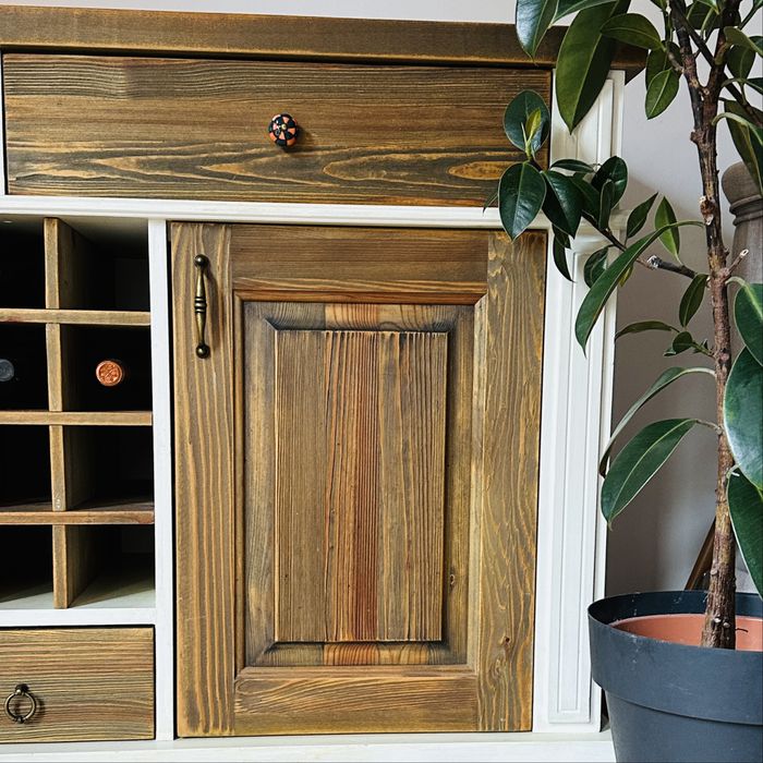 Стилен скрин от масивен бор с уникален дизайн - гр. София