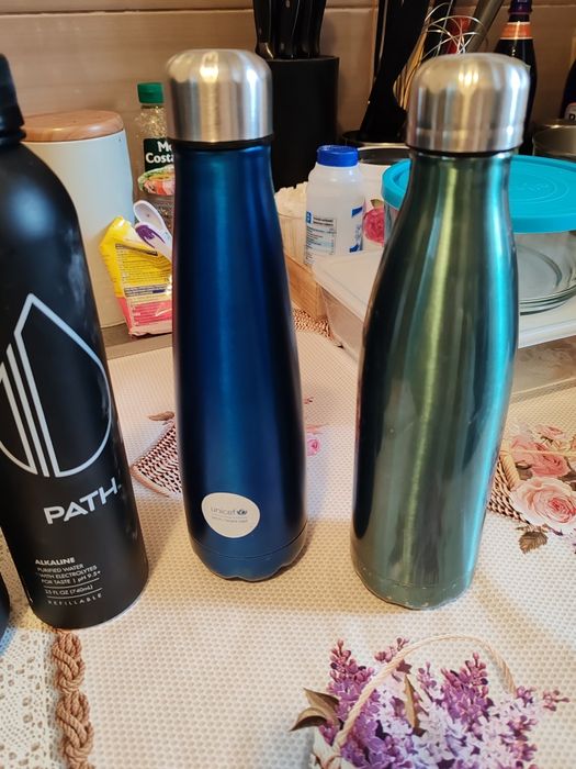 Termos de diferite capacități.