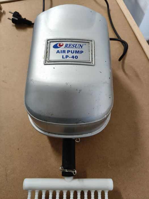 Vând pompă aer acvariu