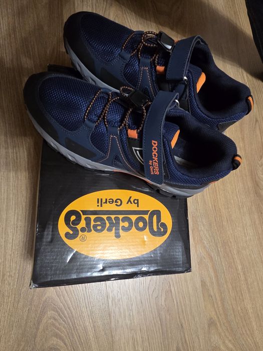 Новые кроссовки, 39рр.