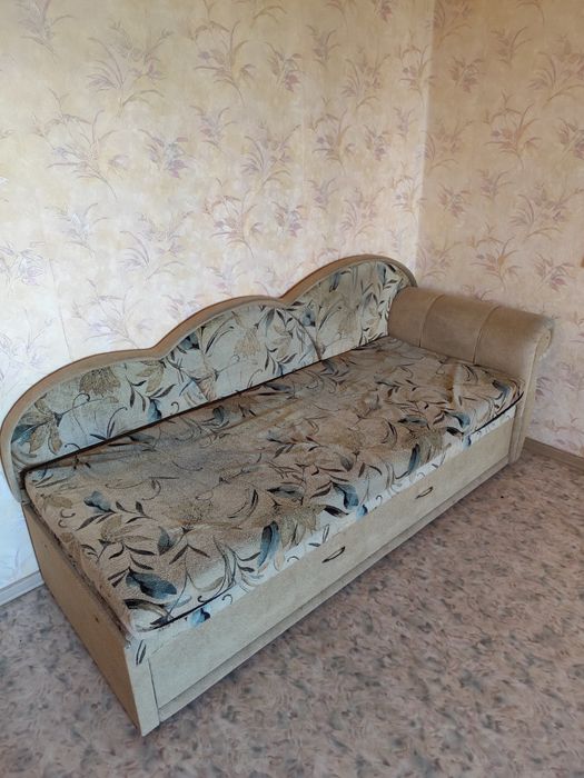 Диван - кровать б/у