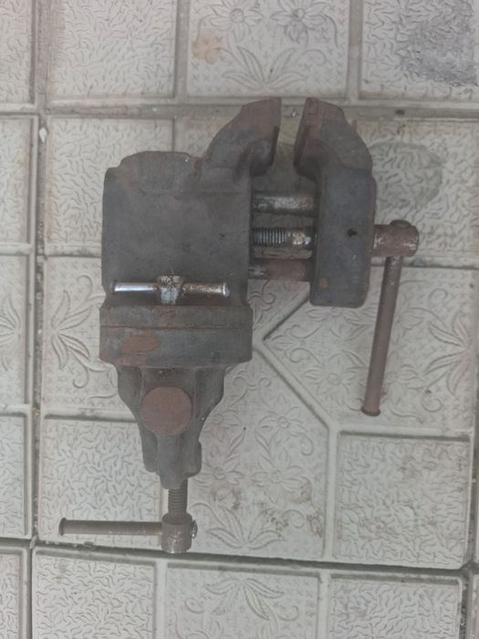 продам советские тиски